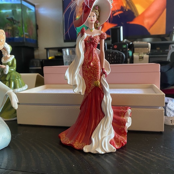 The Bradford Exchange lady collectible figurine - Picture 3 of 4